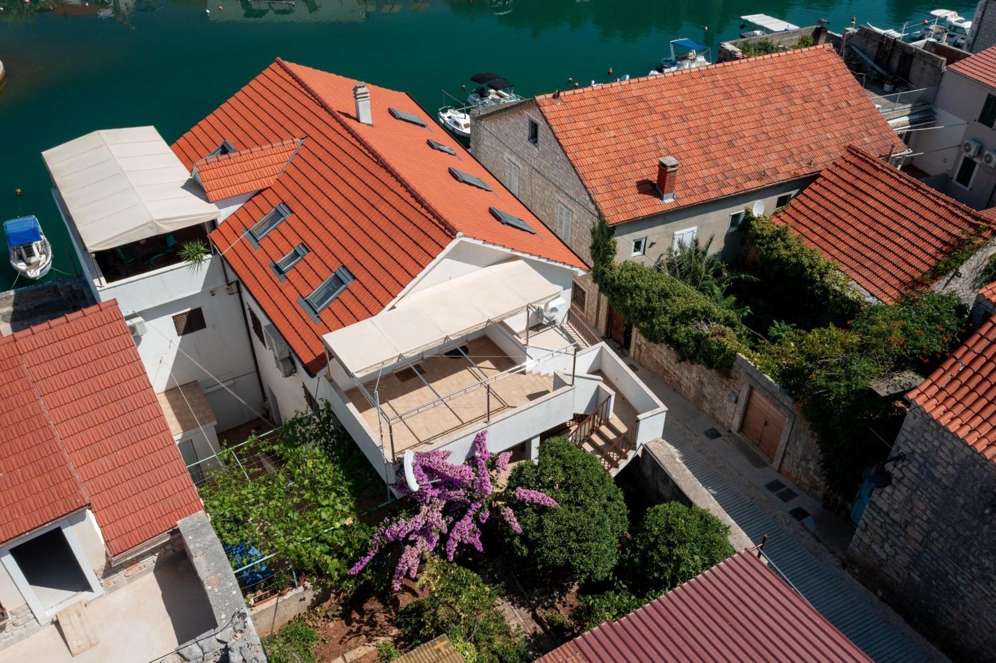 Apartments Damjanic Jerko Vrboska Exterior photo