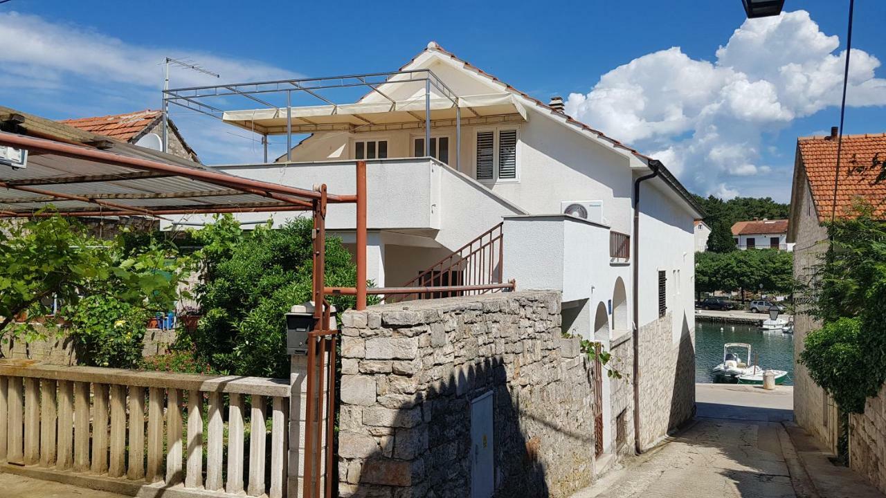 Apartments Damjanic Jerko Vrboska Exterior photo