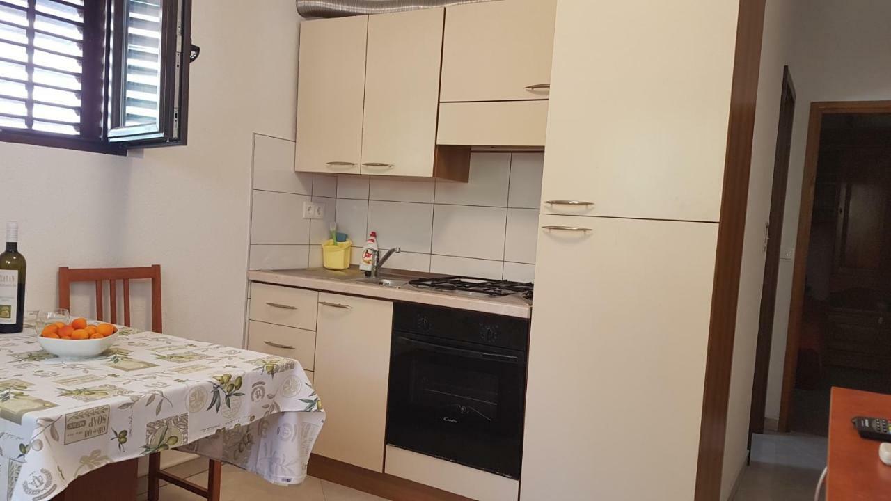 Apartments Damjanic Jerko Vrboska Exterior photo